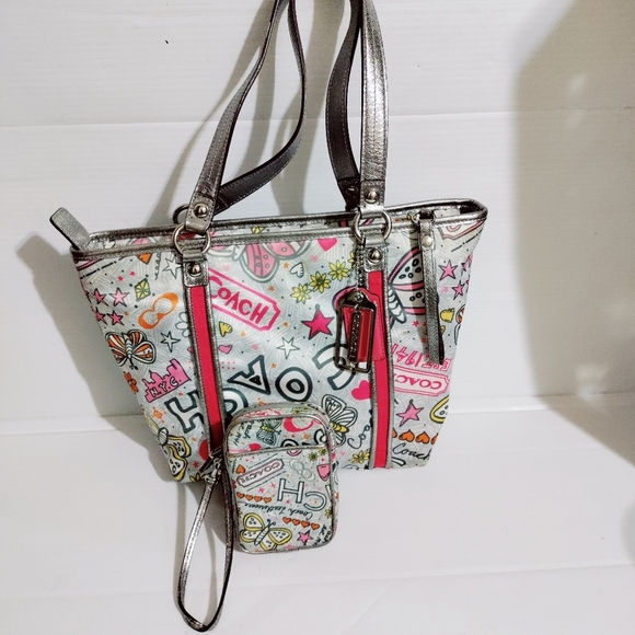 VINTAGE COACH Bandana Graffiti Butterfly Shoulder Tote Bag & Matching Wristlet - Picture 2 of 16